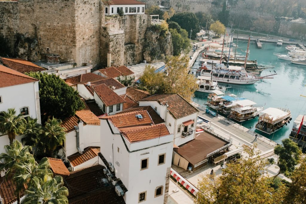 How do I write a travel blog?